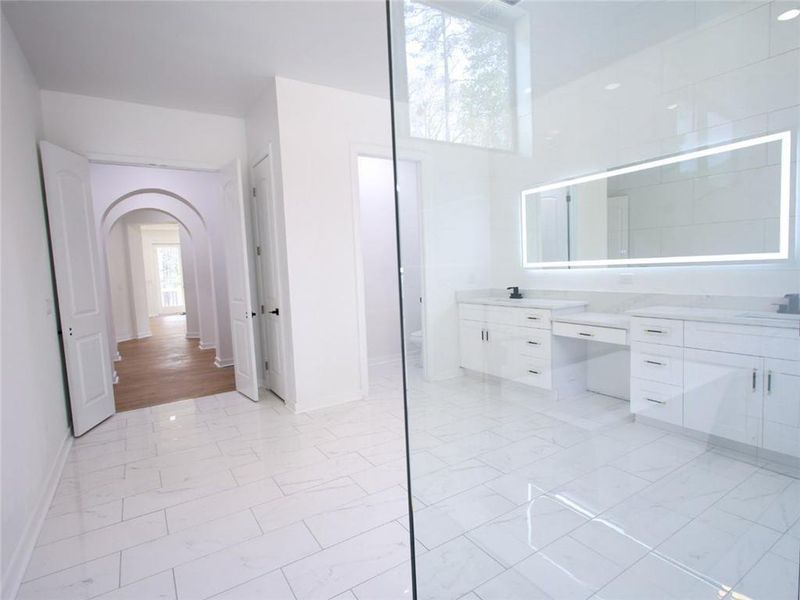 Spacious, unfurnished interior of a new home in , Mableton (Image 35).