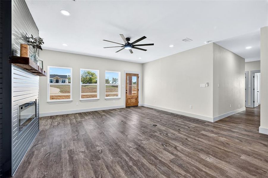 Spacious, unfurnished interior of a new home in , Whitewright (Image 28). Spacious, unfurnished interior of a new home in , Whitewright (Image 28).