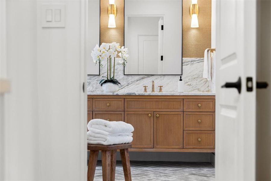 Furnished interior view inside a new home in , Dallas (Image 30).