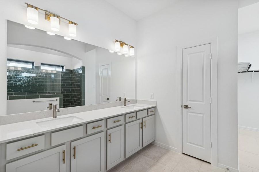 Carnegie Highlands Owner's Bathroom(Photo shown is from acompleted home with the same floorplan and similar design selections. Actual design selections may very slightly) Carnegie Highlands Owner's Bathroom(Photo shown is from acompleted home with the same floorplan and similar design selections. Actual design selections may very slightly)