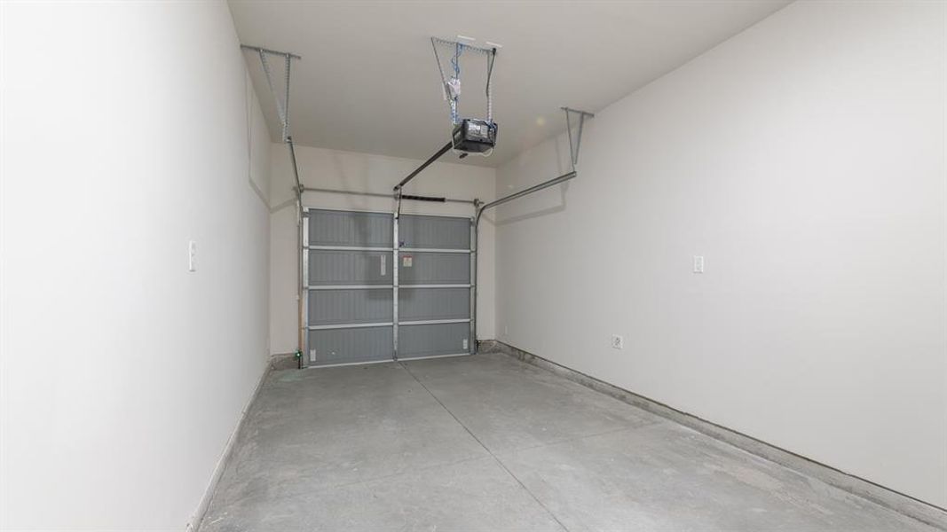 Spacious, unfurnished interior of a new home in Young's Crossing, Stone Mountain (Image 22).