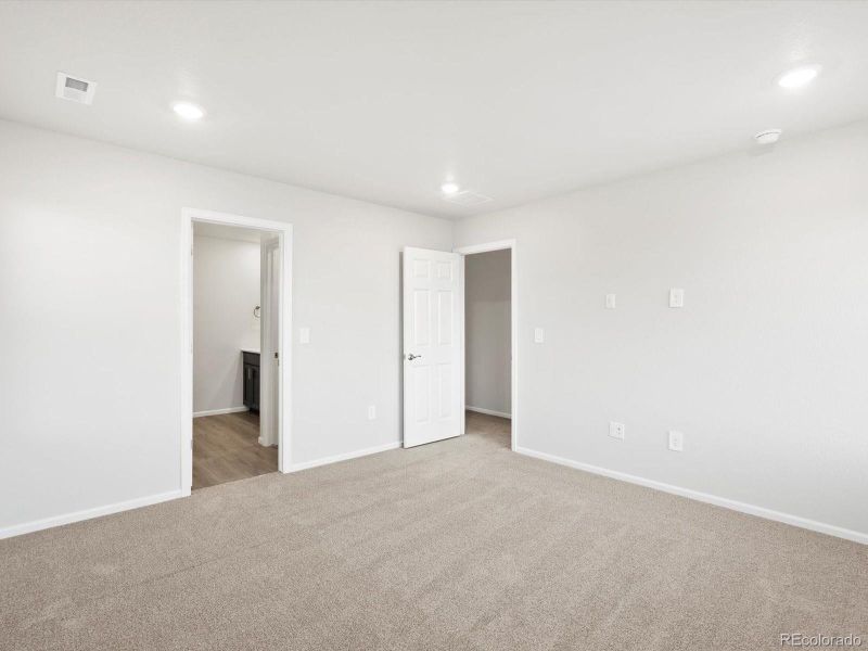 Spacious, unfurnished interior of a new home in Three Hills, Morrison (Image 22).