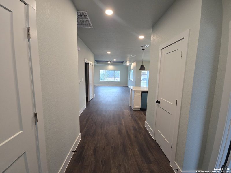 Spacious, unfurnished interior of a new home in , Blanco (Image 13).
