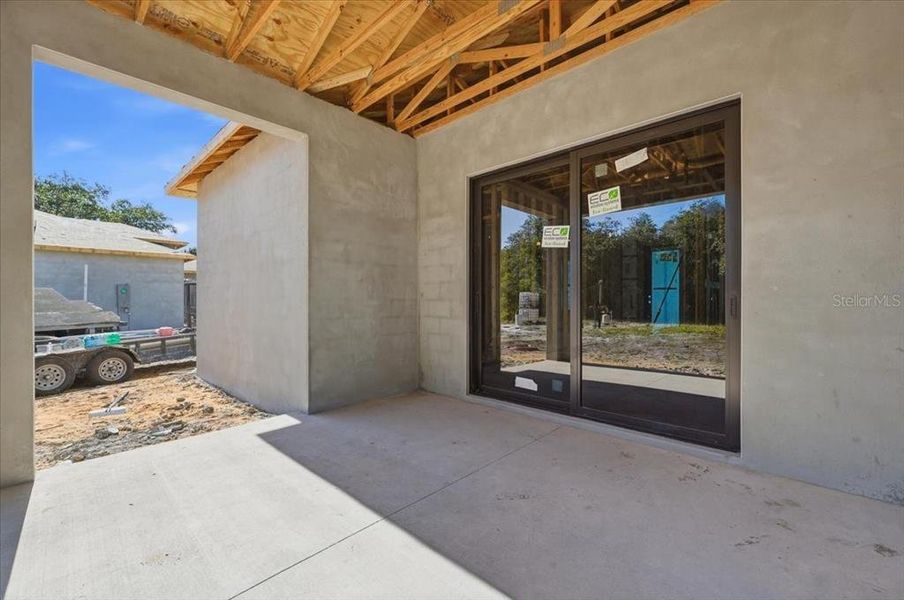 Exterior details and patio area of a home in , Avon Park (Image 3).