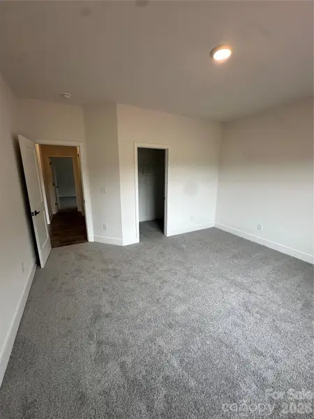 Spacious, unfurnished interior of a new home in Cardiff Glyn, Catawba (Image 19). Spacious, unfurnished interior of a new home in Cardiff Glyn, Catawba (Image 19).