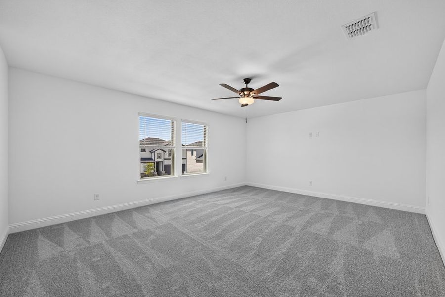 Spacious, unfurnished interior of a new home in Madero 50s, Fort Worth (Image 27). Spacious, unfurnished interior of a new home in Madero 50s, Fort Worth (Image 27).