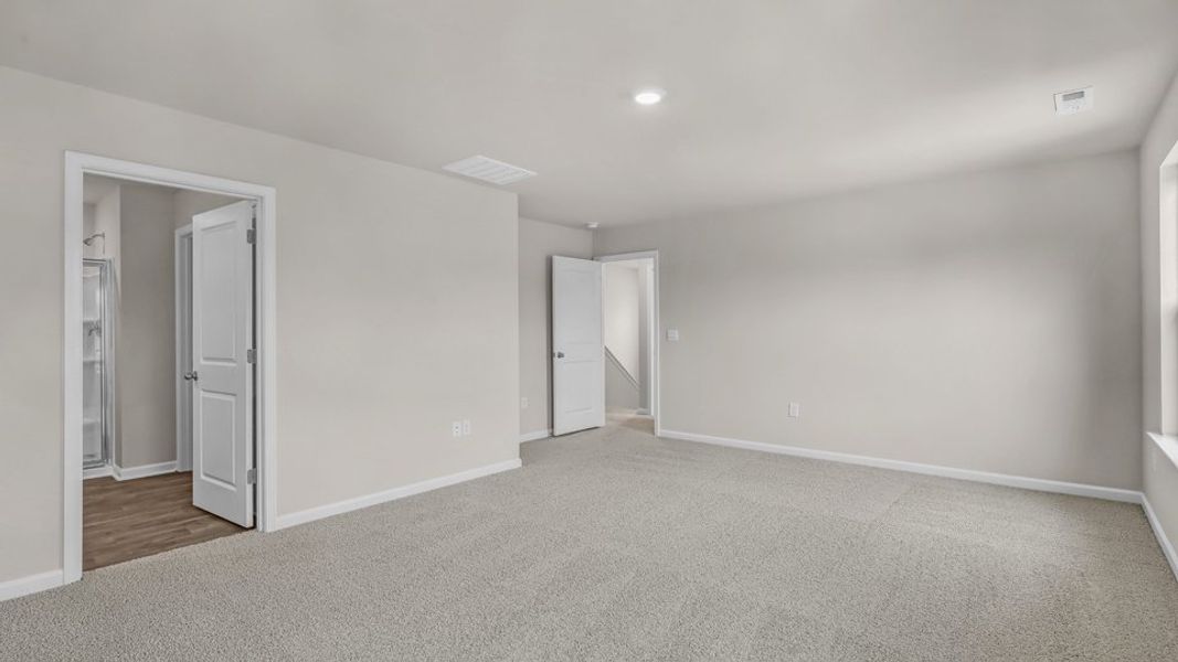 Spacious, unfurnished interior of a new home in Wilson's Ridge, Smithfield (Image 22).