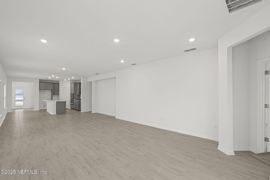 Spacious, unfurnished interior of a new home in Beacon Lake, St. Augustine (Image 15).