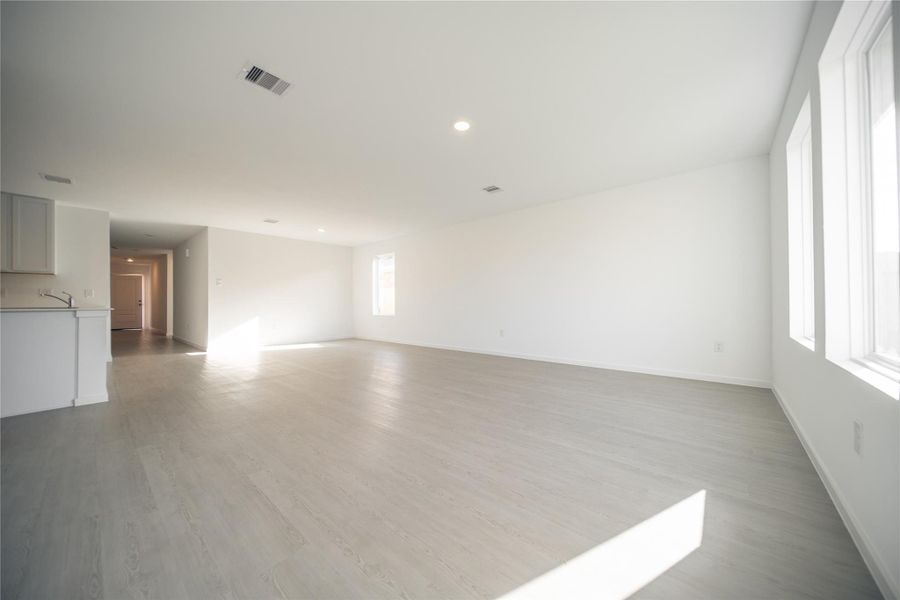 Spacious, unfurnished interior of a new home in Anniston: Watermill Collection, Katy (Image 5).