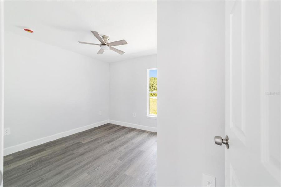 Spacious, unfurnished interior of a new home in , Dunnellon (Image 24).