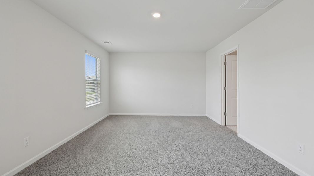 Spacious, unfurnished interior of a new home in Cloverdale Hills, Piedmont (Image 26).
