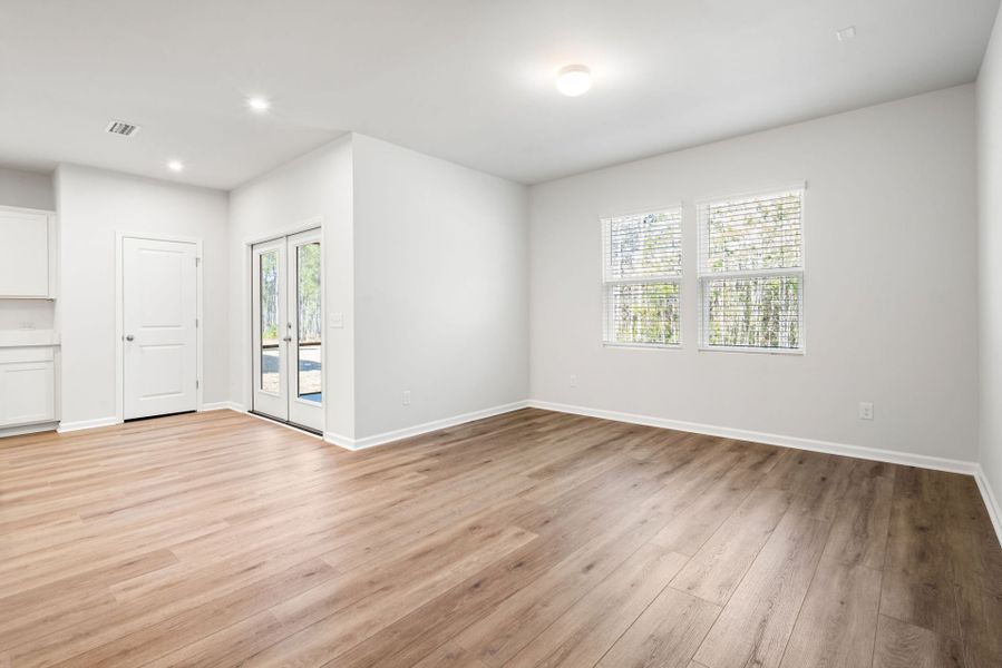 Spacious, unfurnished interior of a new home in Heartwood, Richmond Hill (Image 16).