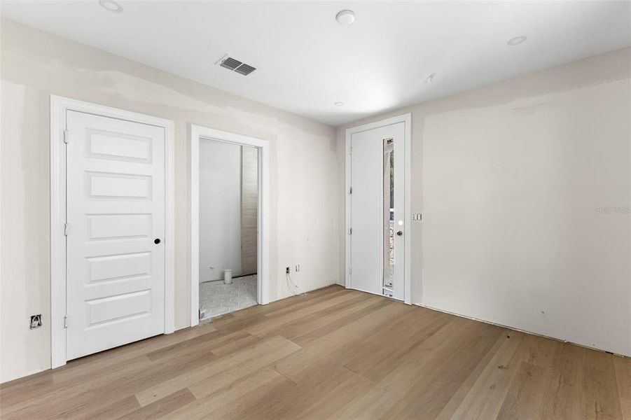 Spacious, unfurnished interior of a new home in , St. Petersburg (Image 20). Spacious, unfurnished interior of a new home in , St. Petersburg (Image 20).