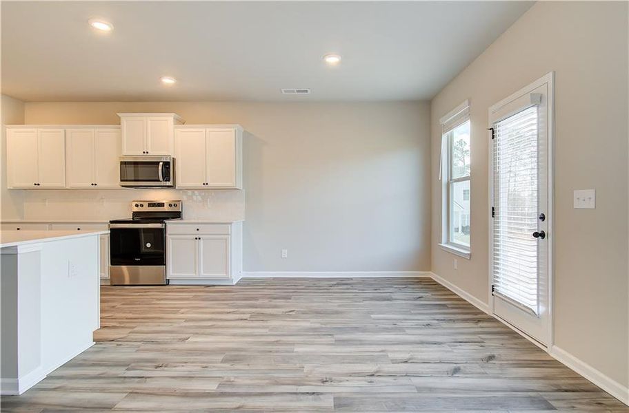 Spacious, unfurnished interior of a new home in Berkeley Lakes, Locust Grove (Image 14).