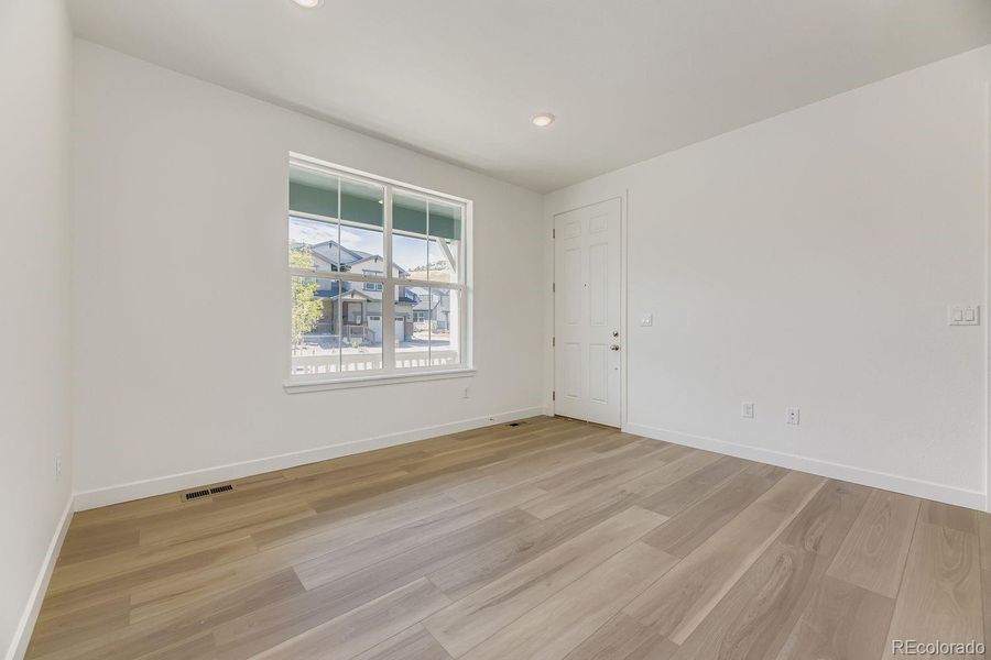 Spacious, unfurnished interior of a new home in Ken-Caryl Ranch: The Monarch Collection, Littleton (Image 15).