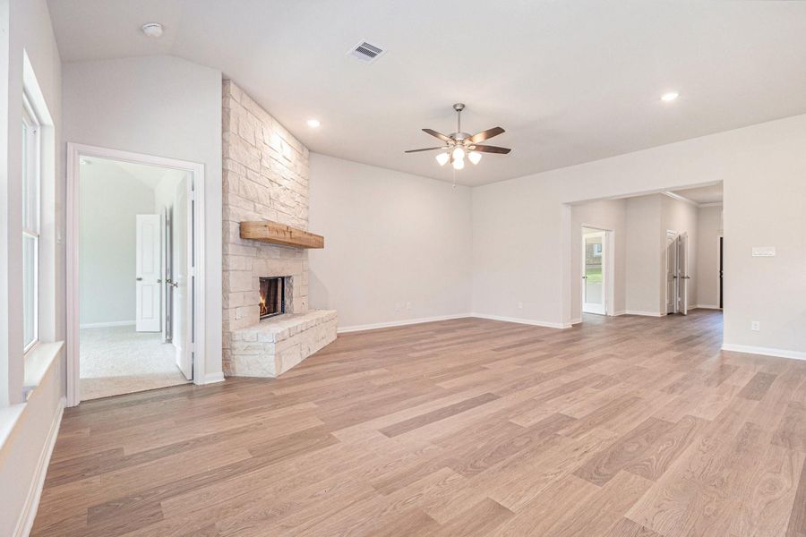 Spacious, unfurnished interior of a new home in Oakwood Ranch, Willis (Image 27).