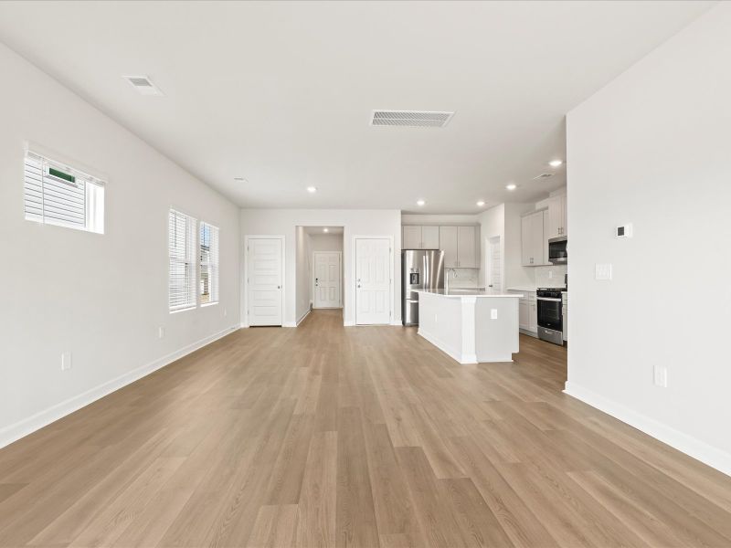 Spacious, unfurnished interior of a new home in Village at White Pine, Pendleton (Image 7).