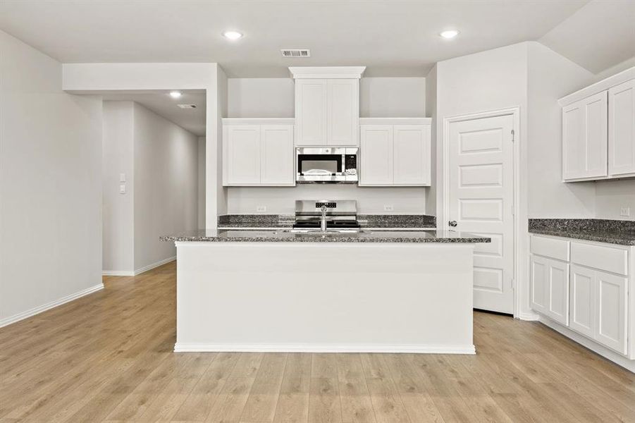 18-web-or-mls-556-ridgewood-dr