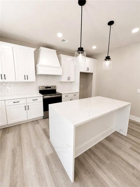 Furnished interior view inside a new home in , Gainesville (Image 7).
