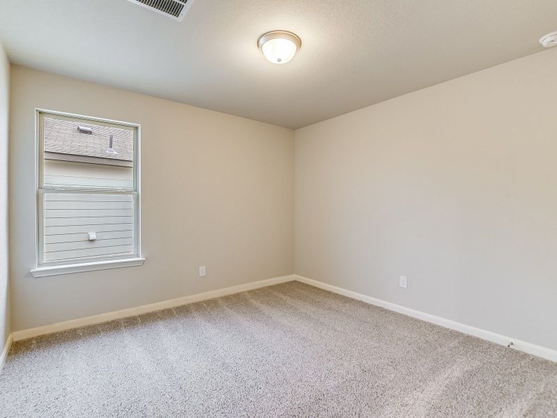 Spacious, unfurnished interior of a new home in Remington Ranch, San Antonio (Image 18).