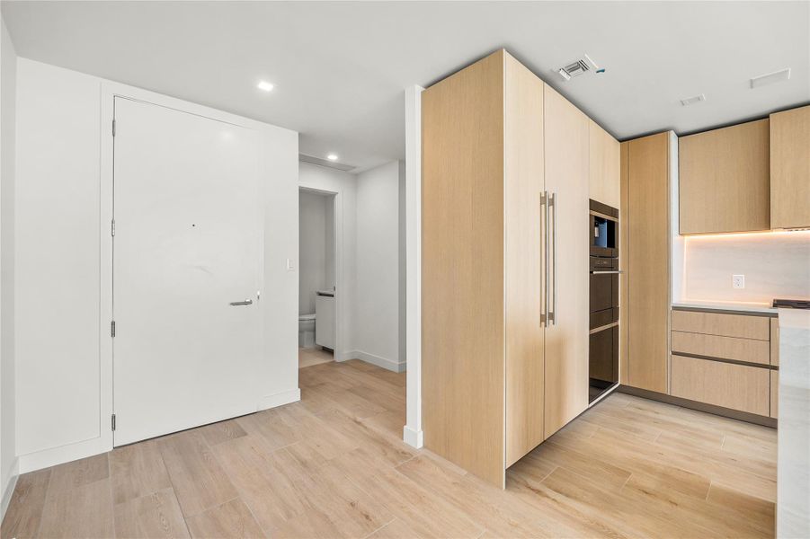 Spacious, unfurnished interior of a new home in Casamar, Pompano Beach (Image 34).