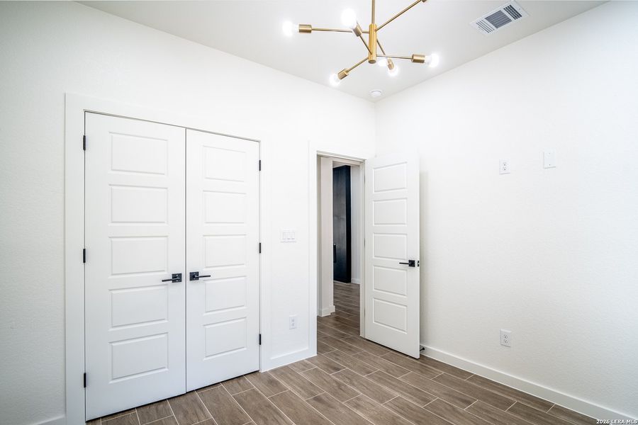 Spacious, unfurnished interior of a new home in , La Vernia (Image 21).