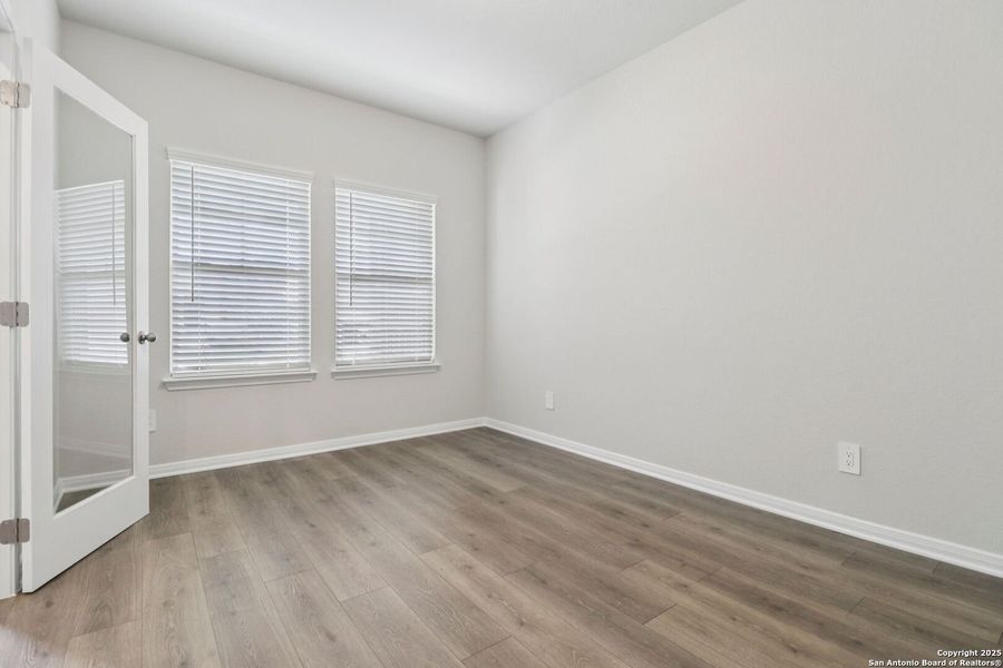 Image 52 of a home in Royal Crest. Image 52 of a home in Royal Crest.