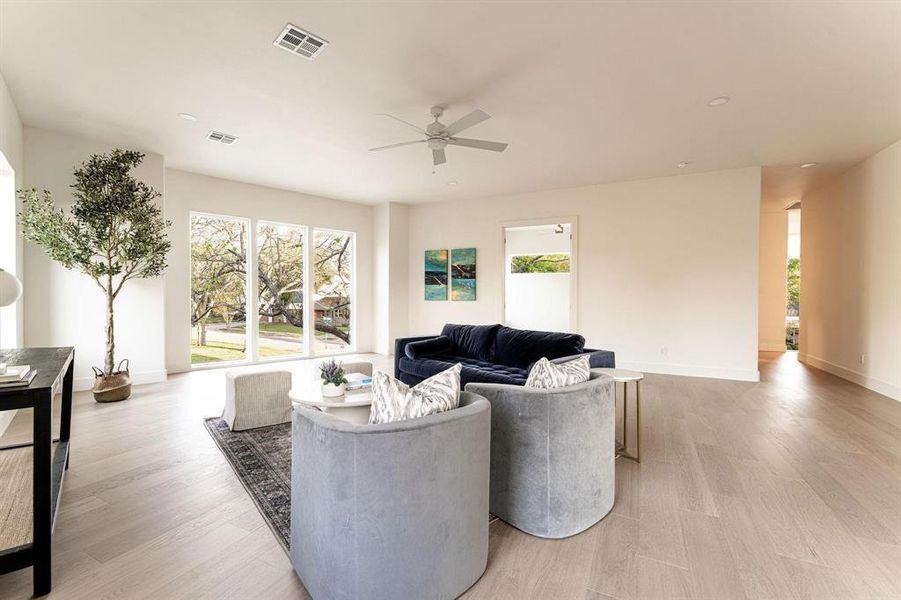 Furnished interior view inside a new home in , Dallas (Image 16). Furnished interior view inside a new home in , Dallas (Image 16).