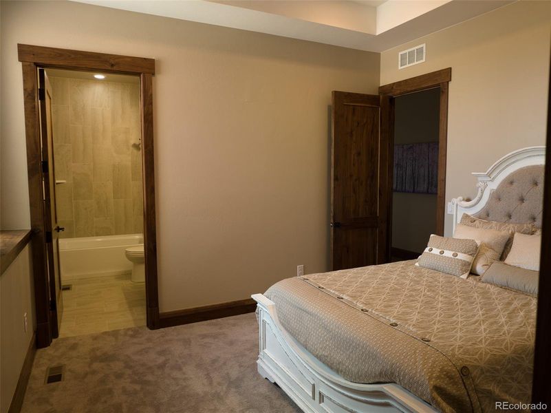 Furnished interior view inside a new home in , Glenwood Springs (Image 9).