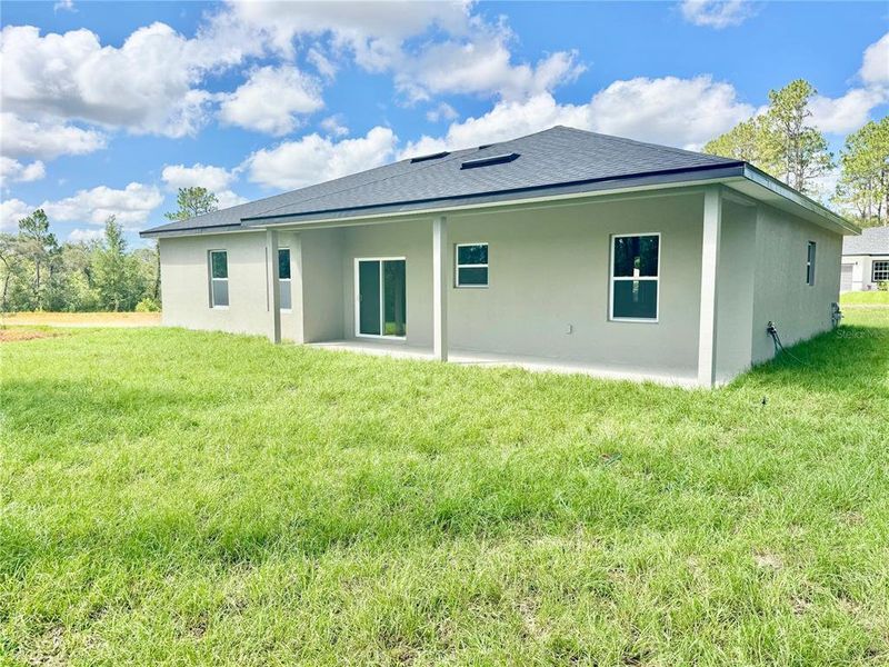 Exterior details and patio area of a home in , Citrus Springs (Image 3).