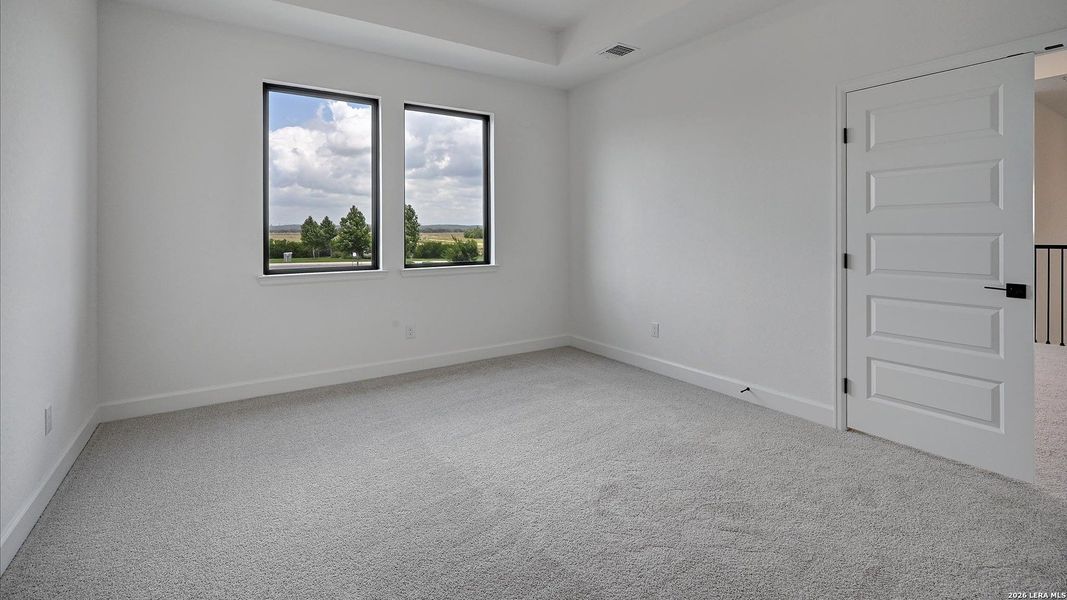 Spacious, unfurnished interior of a new home in Haby Hill, San Antonio (Image 16).