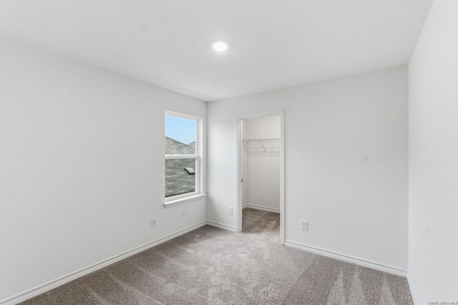 Spacious, unfurnished interior of a new home in Dove Song, Marion (Image 14).