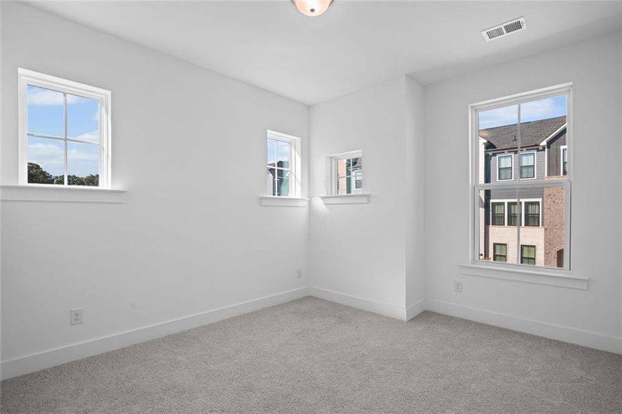 Spacious, unfurnished interior of a new home in , Alpharetta (Image 40).