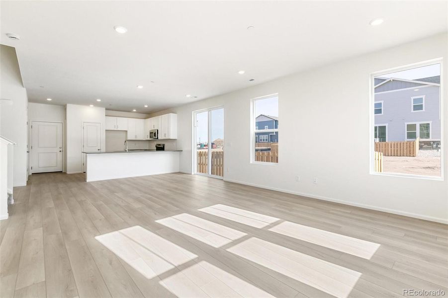 Spacious, unfurnished interior of a new home in Turnberry, Commerce City (Image 19).