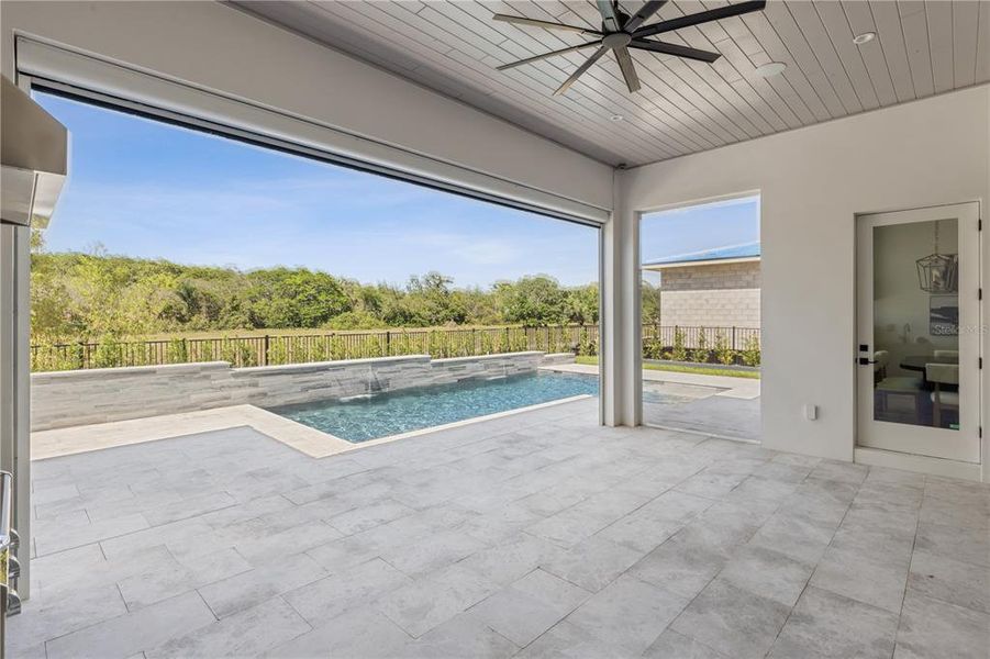 Exterior details and patio area of a home in Lake Sheen Sound, Orlando (Image 20).