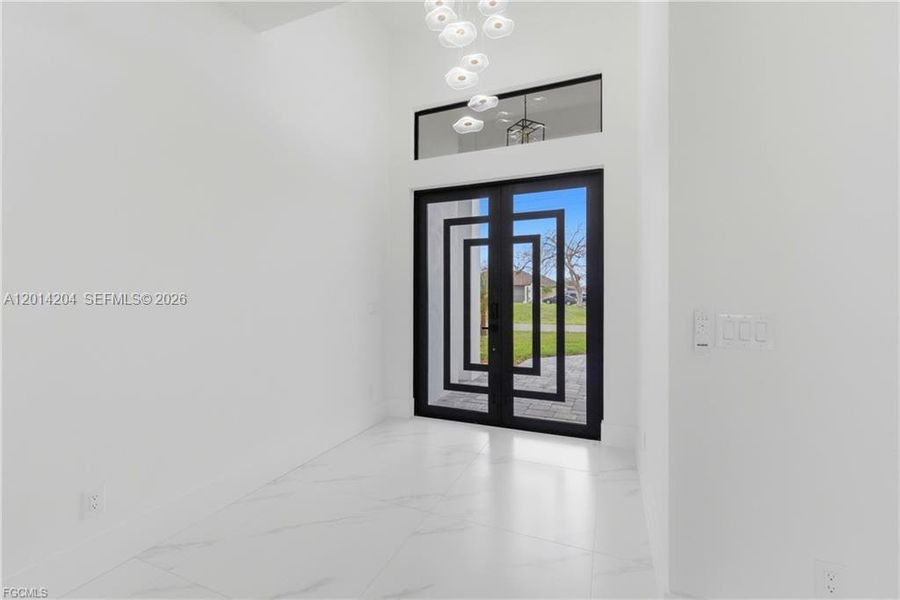 Spacious, unfurnished interior of a new home in , Cape Coral (Image 22).