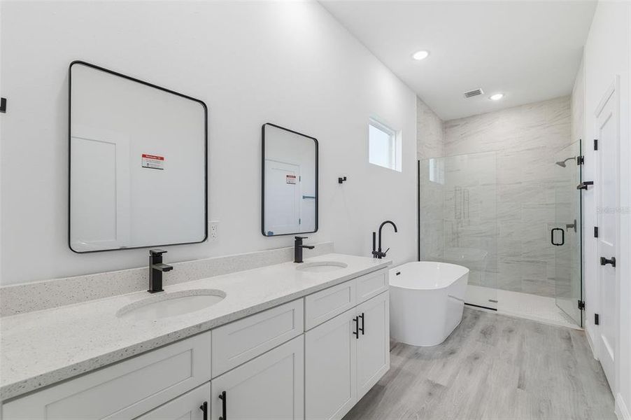 Furnished interior view inside a new home in , Ocala (Image 9).