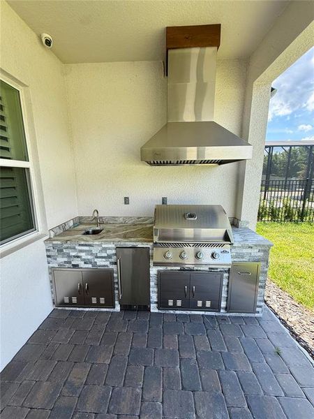 Exterior details and patio area of a home in , Orlando (Image 3).