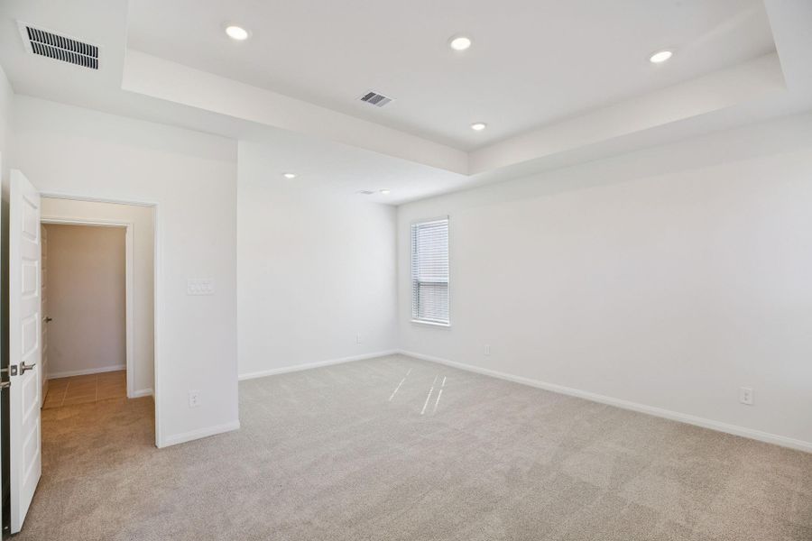 Spacious, unfurnished interior of a new home in Pinewood Trails - Luxe Series, Atascocita (Image 20).