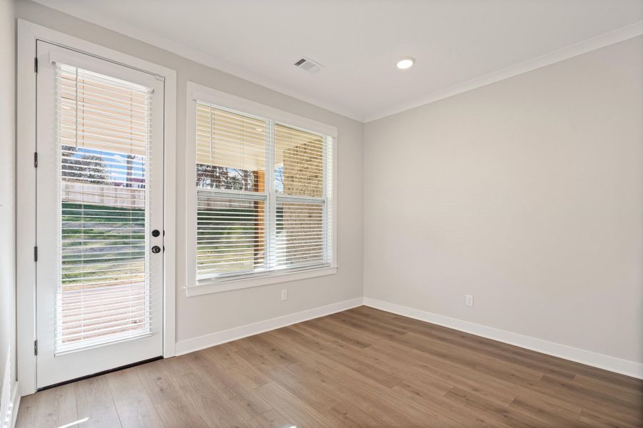Spacious, unfurnished interior of a new home in White Oak, Arlington (Image 21).