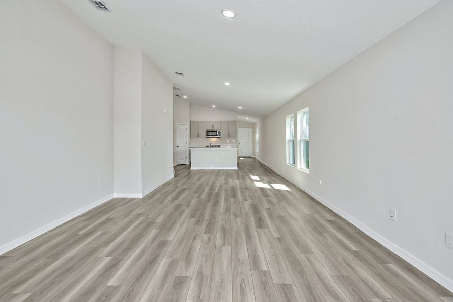 Spacious, unfurnished interior of a new home in Davis Landing, Wimauma (Image 11).