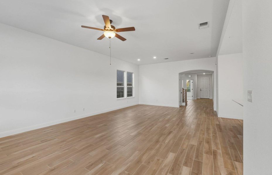 Spacious, unfurnished interior of a new home in Saddleback at Santa Rita Ranch, Liberty Hill (Image 11).