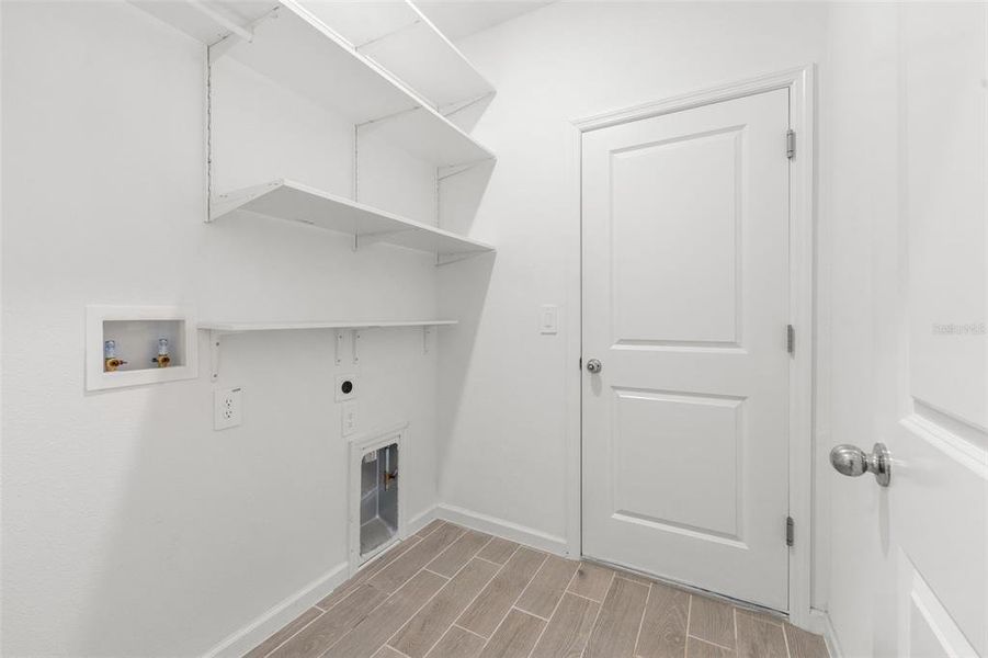 Spacious, unfurnished interior of a new home in , Alachua (Image 19).