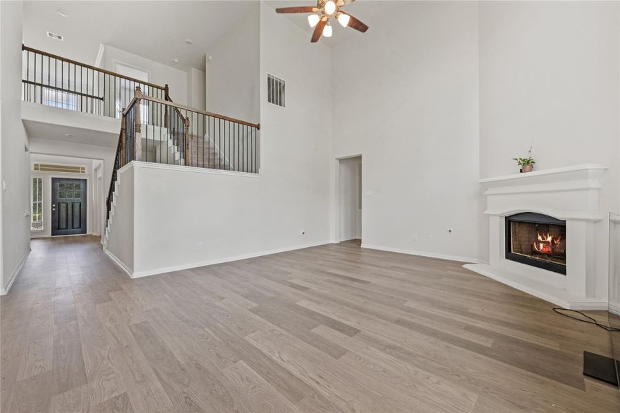 Spacious, unfurnished interior of a new home in , Willis (Image 12).