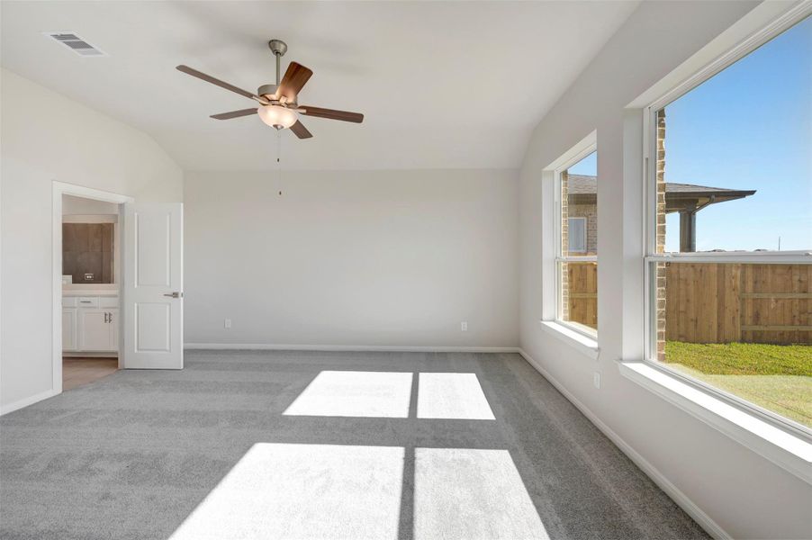 Spacious, unfurnished interior of a new home in The Grand Prairie 50’, Hockley (Image 26).