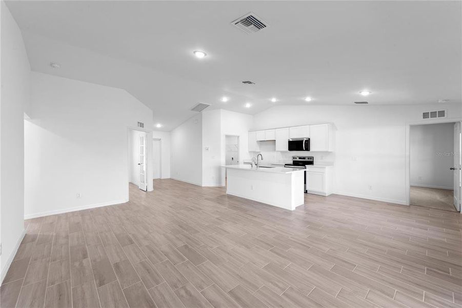 Spacious, unfurnished interior of a new home in , Port Charlotte (Image 11).