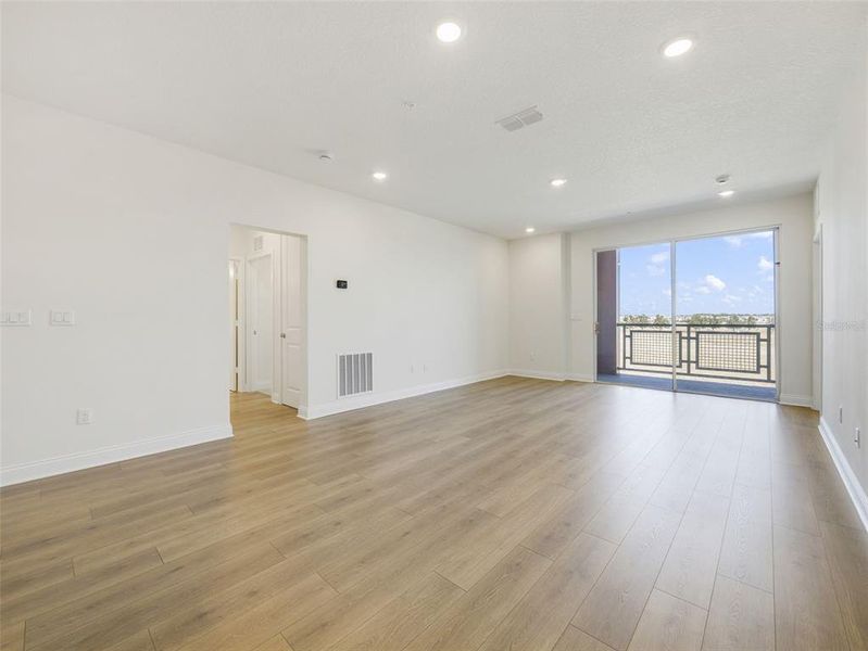 Spacious, unfurnished interior of a new home in Gatherings® of Lake Nona, Orlando (Image 20).