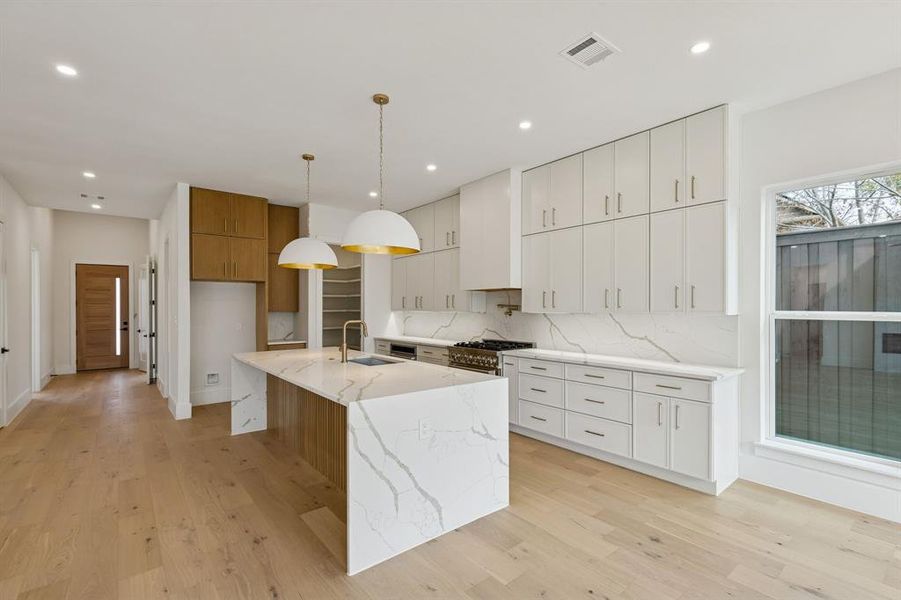 Furnished interior view inside a new home in , Farmers Branch (Image 11).