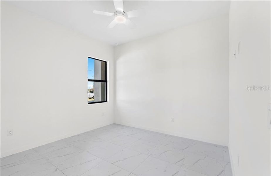 Spacious, unfurnished interior of a new home in , Cape Coral (Image 31).