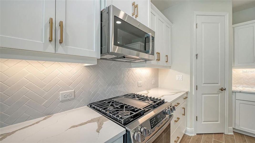 Furnished interior view inside a new home in Vicenza Real Estate and Homes for Sale in North Venice, FL - Neal Communities, Nokomis (Image 5). Furnished interior view inside a new home in Vicenza Real Estate and Homes for Sale in North Venice, FL - Neal Communities, Nokomis (Image 5).